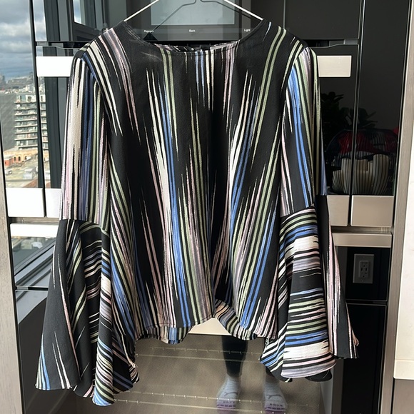 Vince Camuto Shirt
Preloved
Size Smalll - Picture 2 of 3